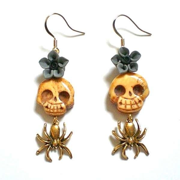 Pendientes Calavera con araña y flor Pendientes Calavera con araña y flor