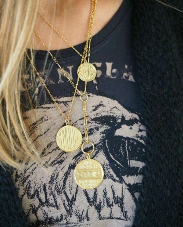 Collar Medalla "AMOUR" - Imagen 8